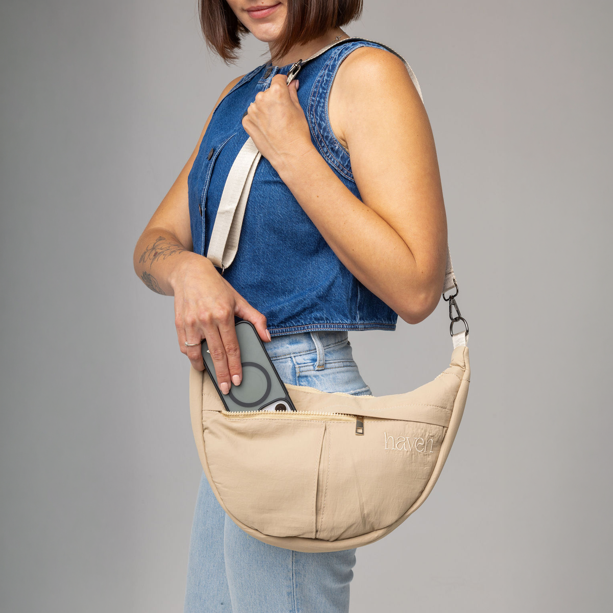 The Cross Body Bag in Sand